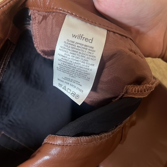 Aritiza Melina Short - Picture 4 of 6